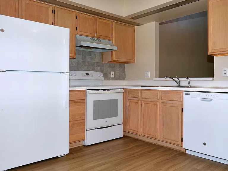 860 Monopoly Ct — Photo 4