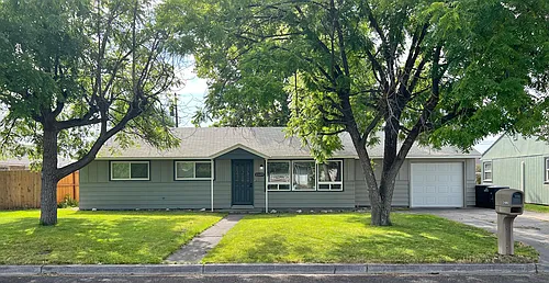2109 W Willow St Photo 1
