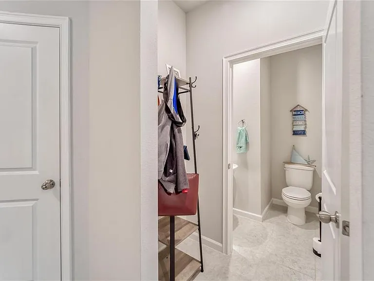 11540 Rolling Green Dr — Photo 6