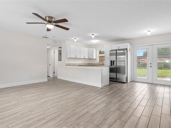 3rd image of 909 URSULA STREET