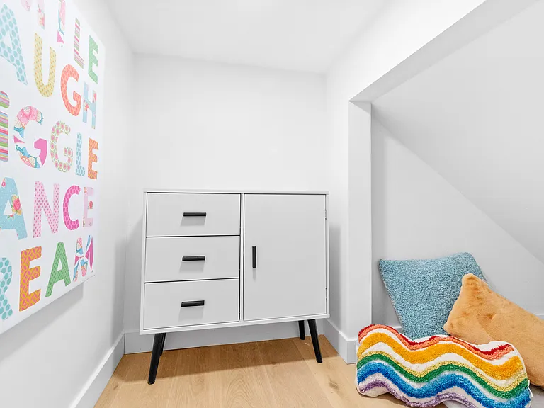 Childrens' Area (bottom floor)