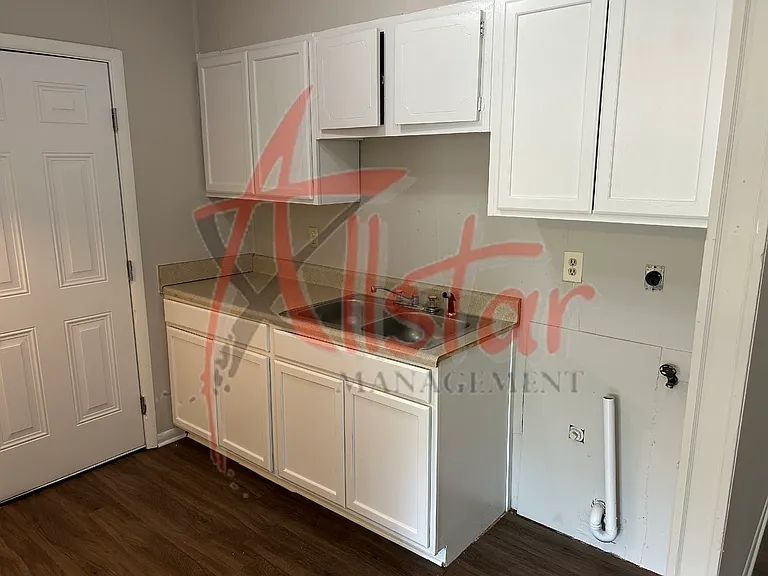2336 Norman Ave — Photo 6