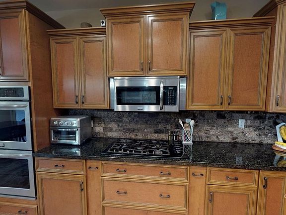 3rd image of 1020 W 16th St