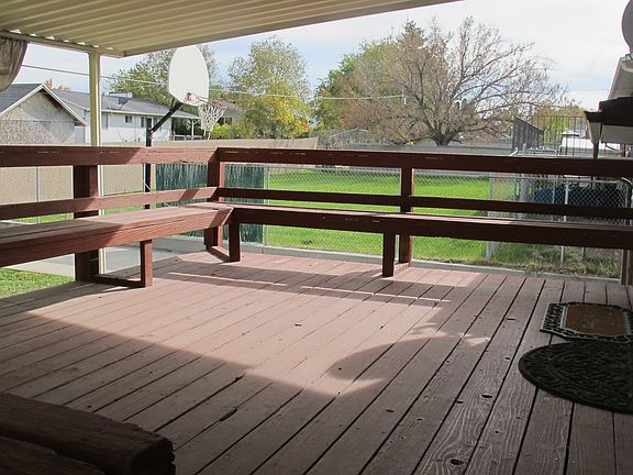 Huge covered deck!