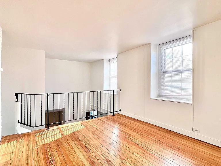 1018 Clinton St #3R — Photo 8