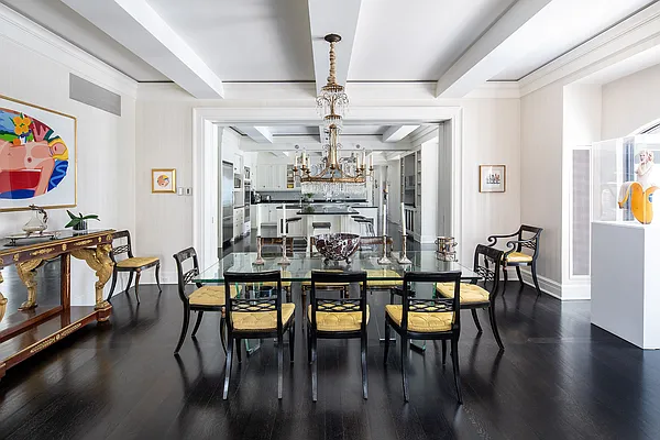 Sold by Sloane Square | media 9