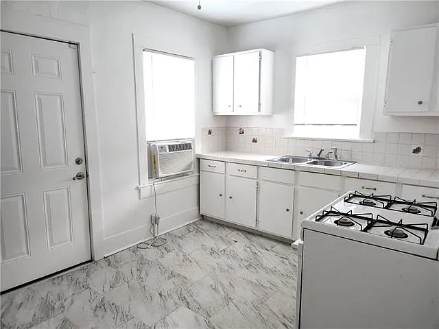 533 Avenue A — Photo 5