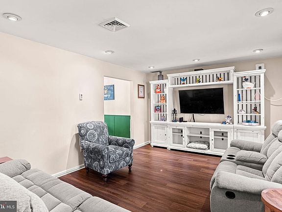 5th image of 206 Cumberland Dr