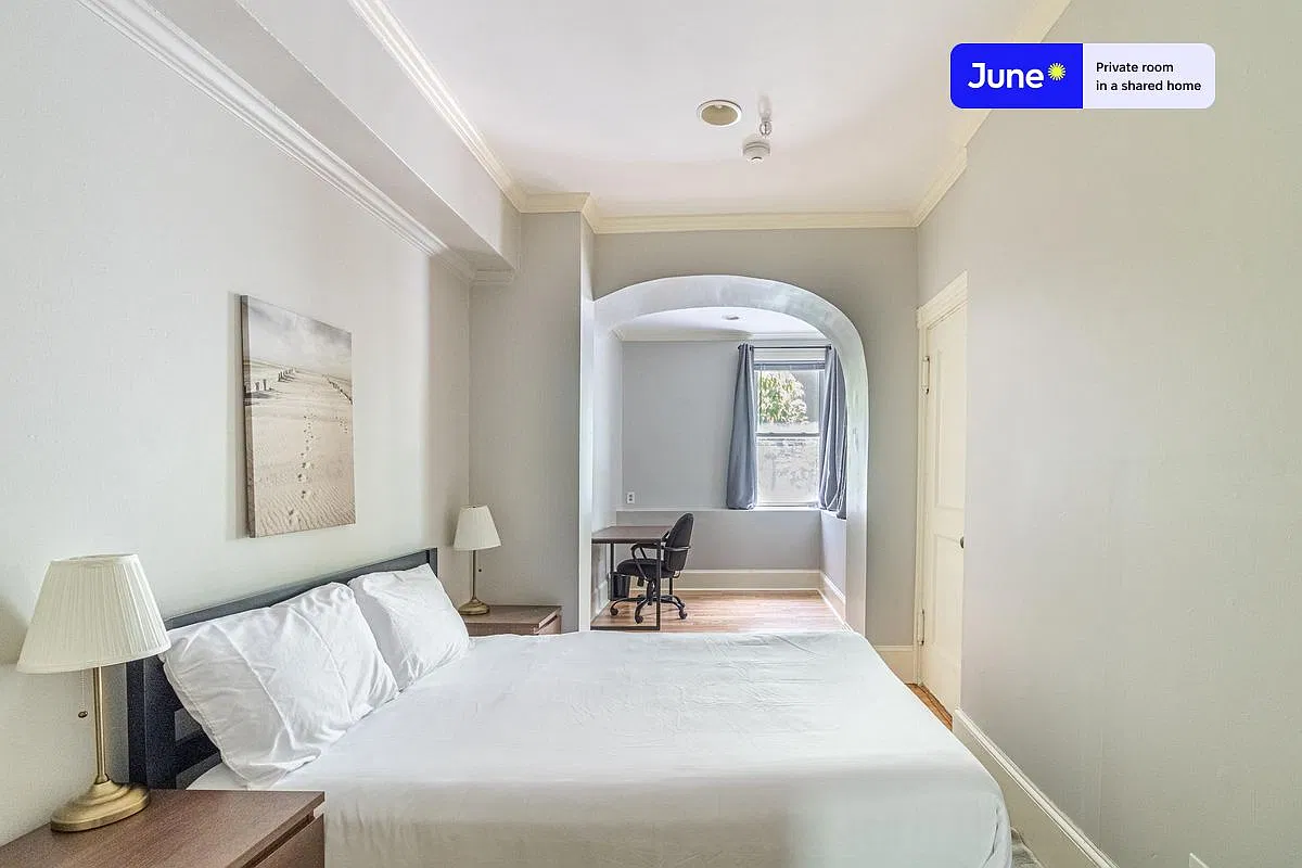 Full bedroom in 5 bed/2 bath home in Brighton #1303 A — Photo 1
