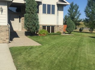 309 28th St NW, Minot, ND 58703