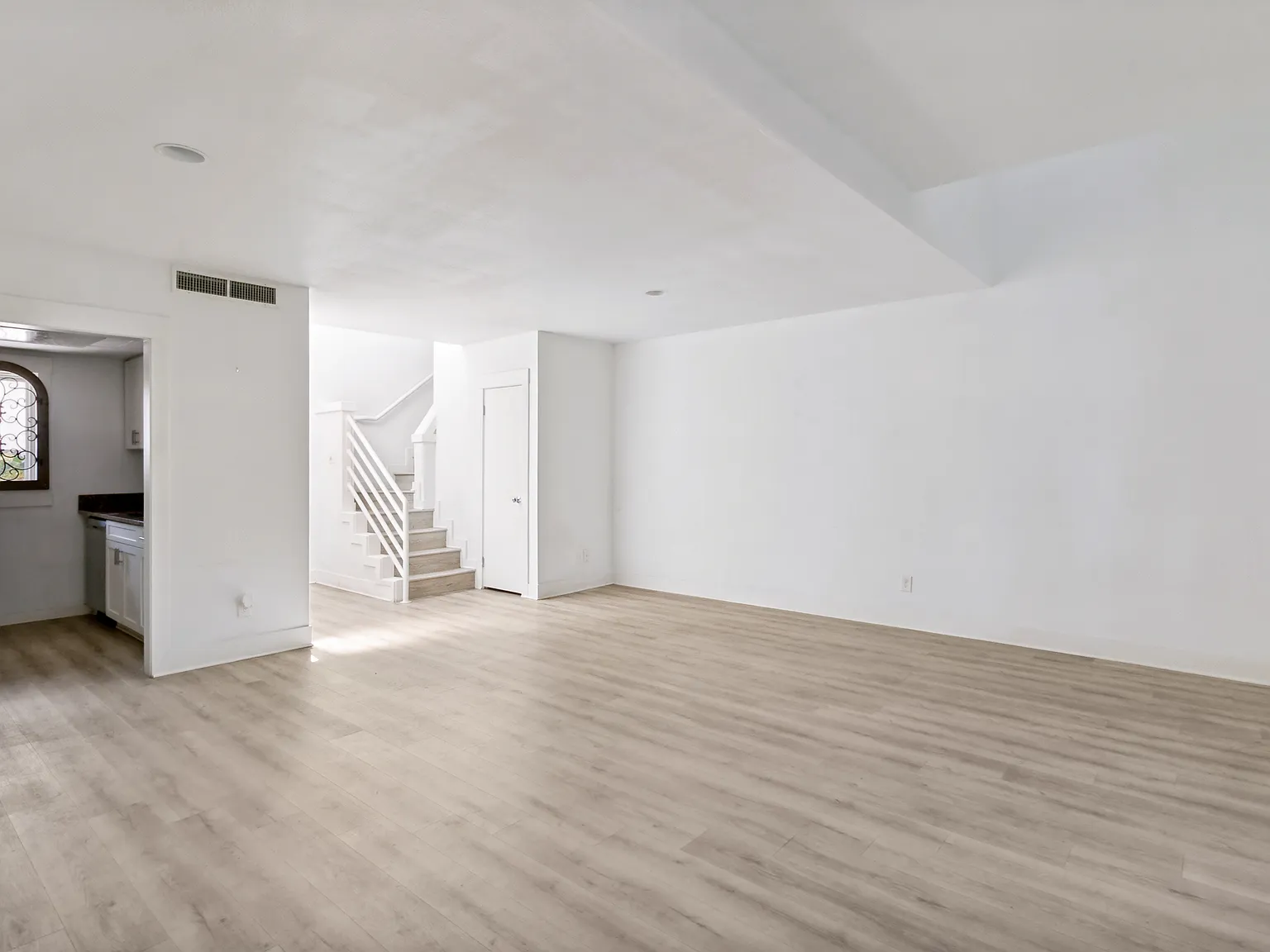 1 bed, 815 sqft, $2,600 — Photo 3
