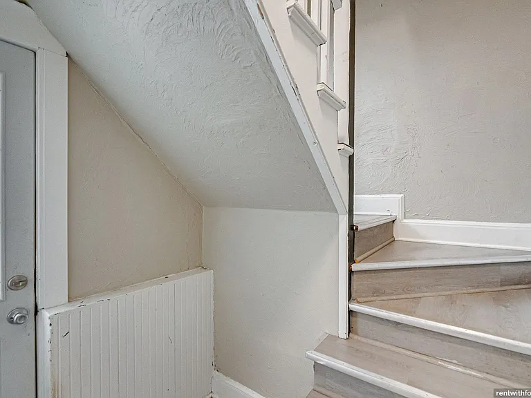 702 S Commercial St — Photo 18