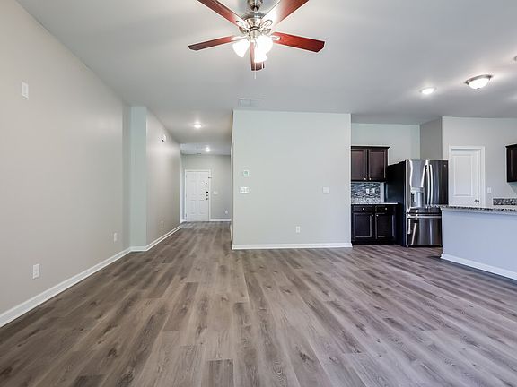 4th image of 29 Alexander Ln