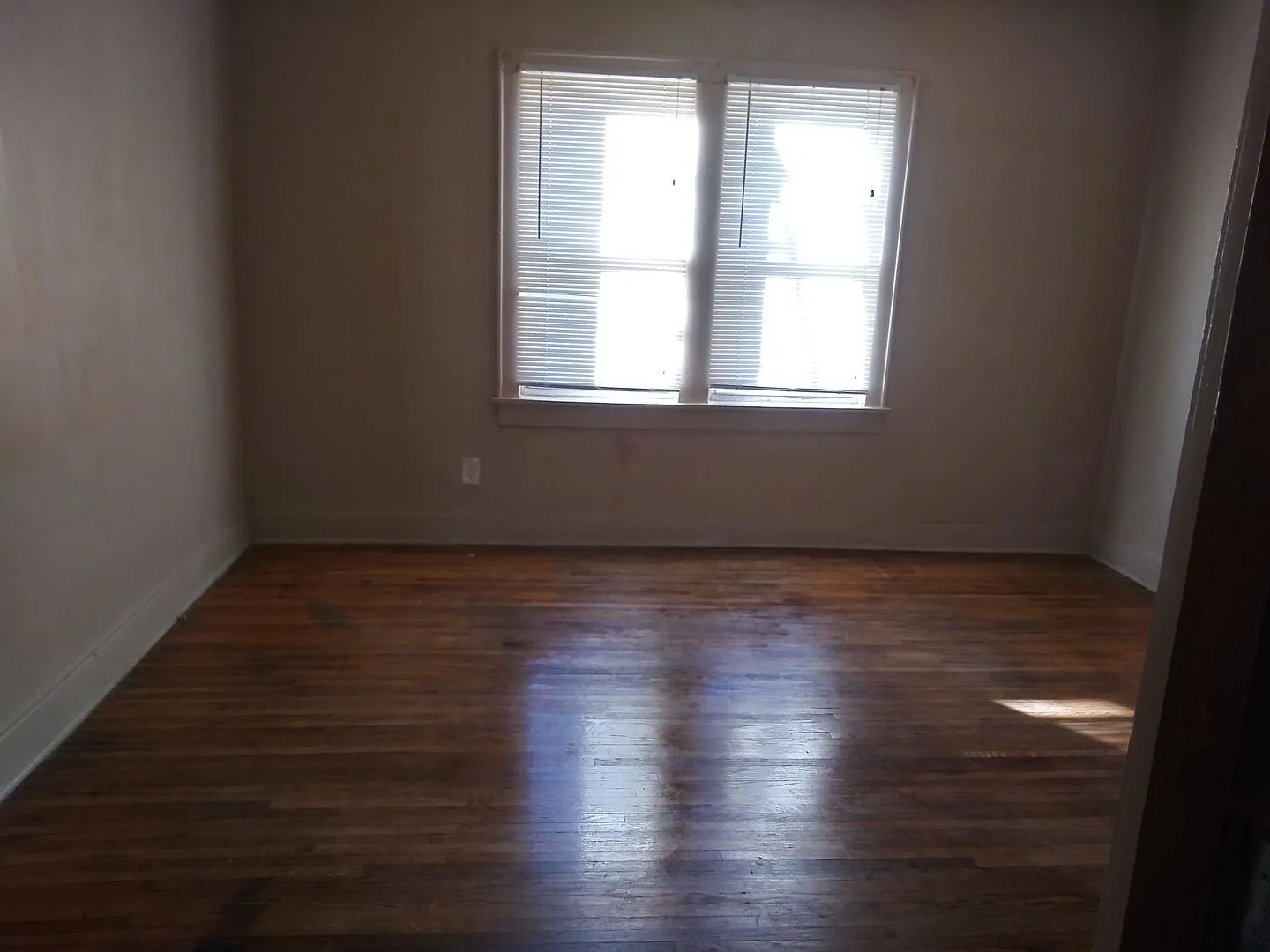 201 - 203 E Mt Vernon — Photo 2