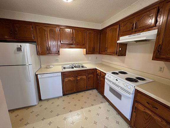 2nd image of 3082 Woody Ln
