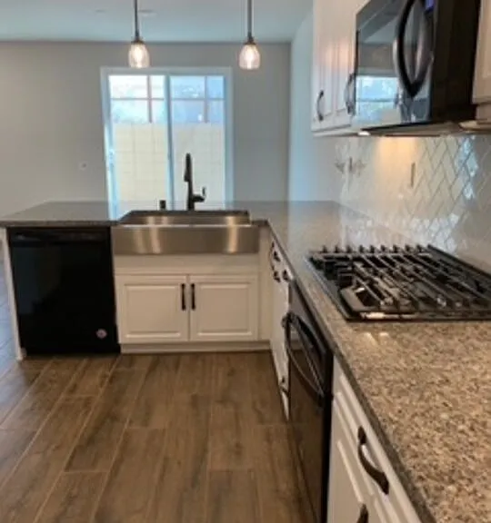 11656 Hilltop Ln — Photo 3
