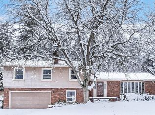 5752 Pineview Dr, Ypsilanti, MI 48197