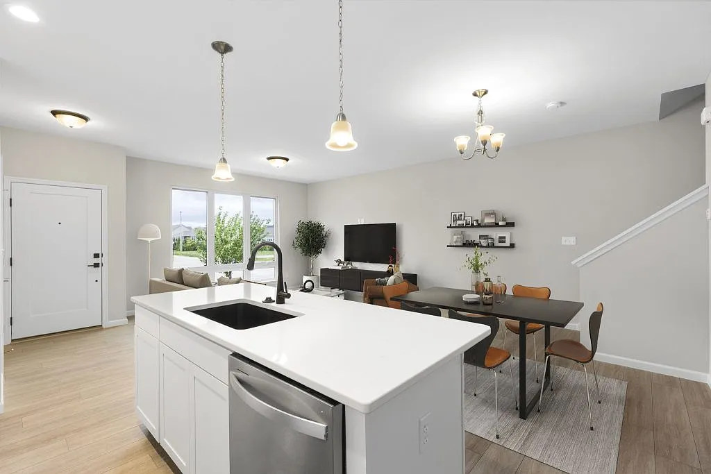 3 bed, 2.5 bath, 1474 sqft, $2,600 — Photo 3