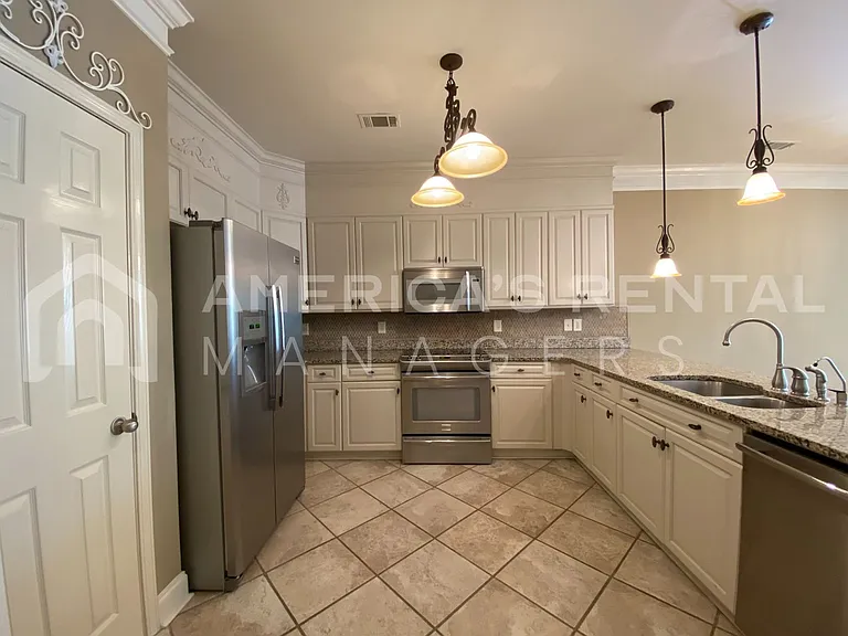 4230 Lochshire Ln — Photo 6