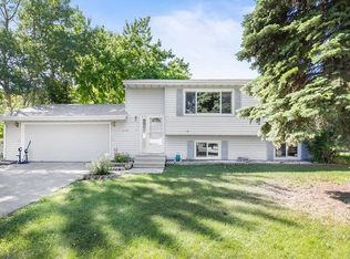 2138 Meadow Ridge Ct, West Fargo, ND 58078