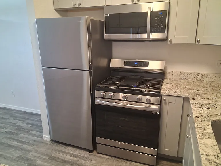 806 S Langley Ave #202 — Photo 6