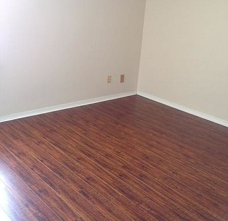 5th image of 202 SW 120th Ave