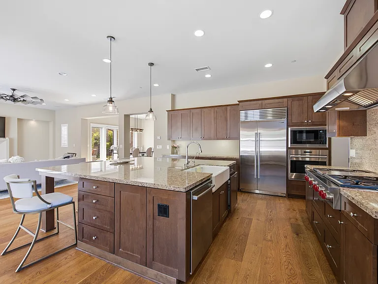 138 Mayflower St — Photo 15