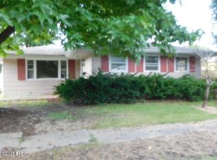 1205 Grayson St, Benton, IL 62812