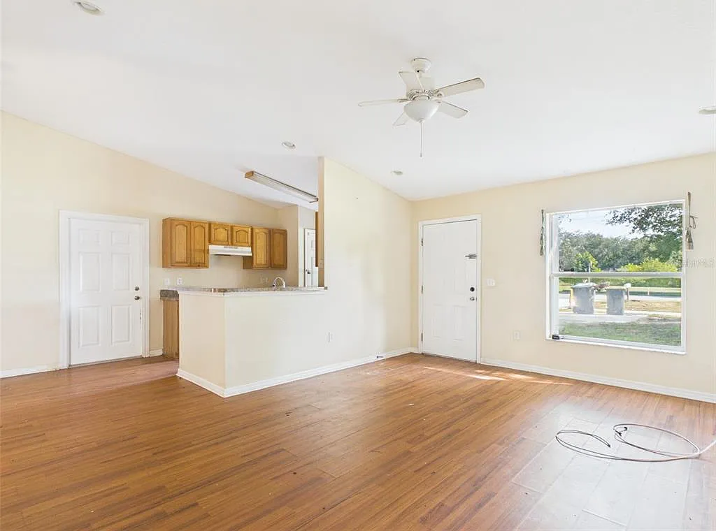 3 bed, 2.0 bath, 1146 sqft, $1,800 — Photo 3