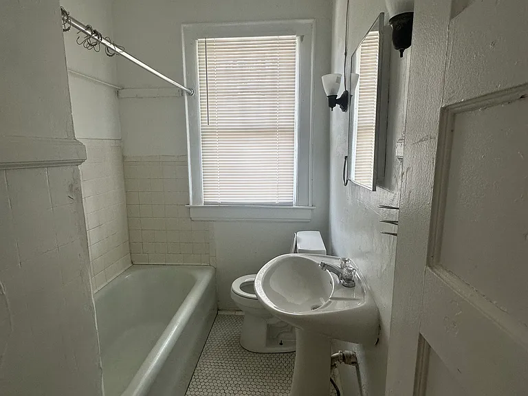418 Beauregard St #1/2 — Photo 5