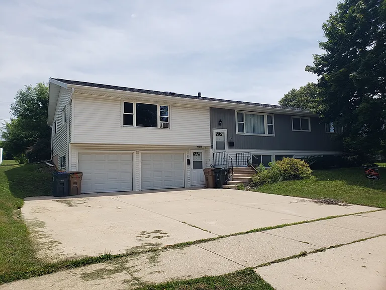 13 Meadowlark Dr — Photo 1