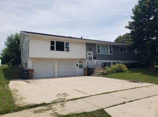 13 Meadowlark Dr, Madison, WI 53714