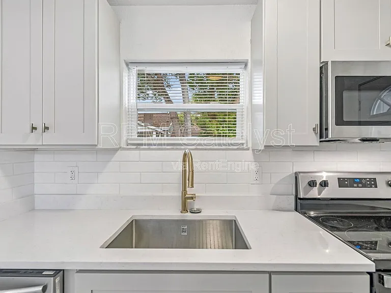 6905 1/2 N Duncan Ave #A — Photo 12