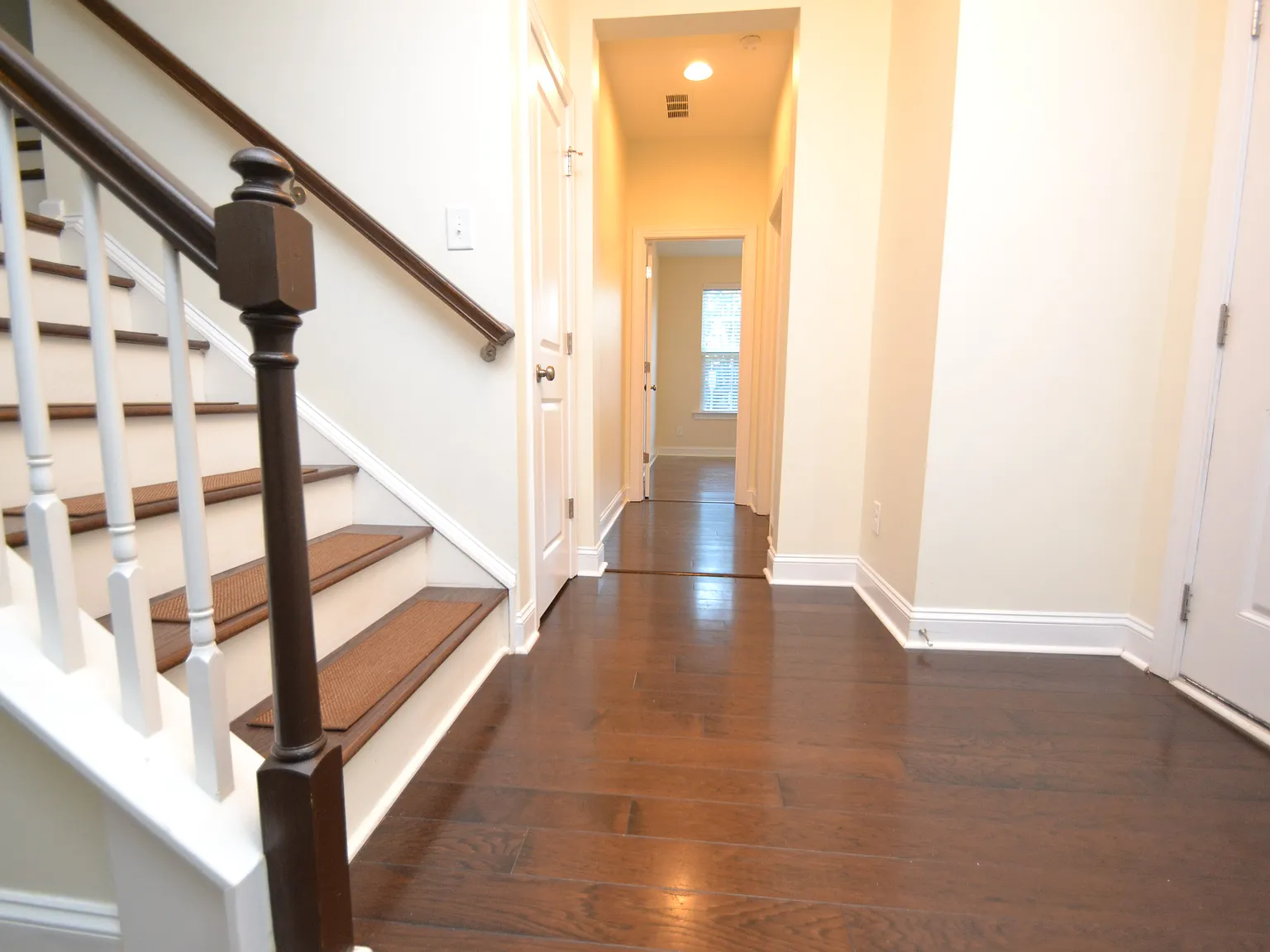 End Unit Luxury Cary Townhome Available Immediately — Photo 3