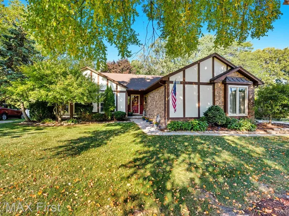 33081 Willow Ln, Fraser, MI 48026