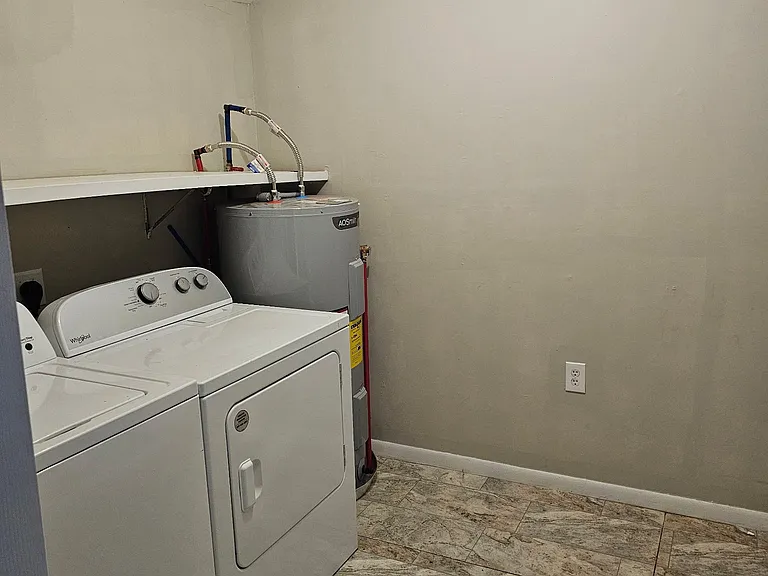 772 Zurich Cir — Photo 12