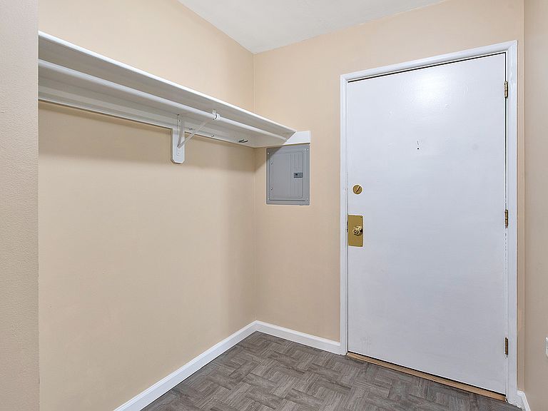 Moon Lake Village Four Story Condominiums Hoffman Estates, IL Zillow