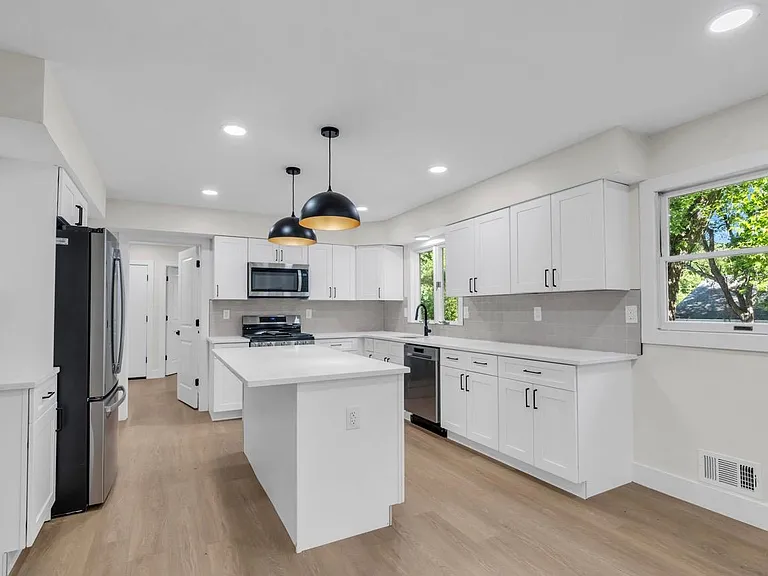 633 Eltone Rd — Photo 15