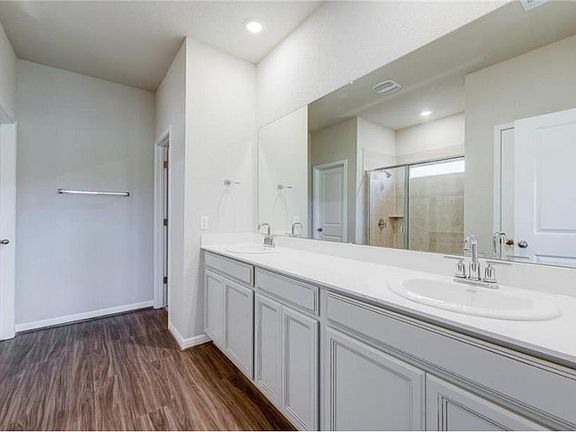 5th image of 513 Gabrielle Anne Dr