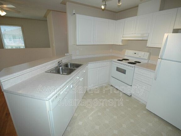 5th image of 4405A 37th St