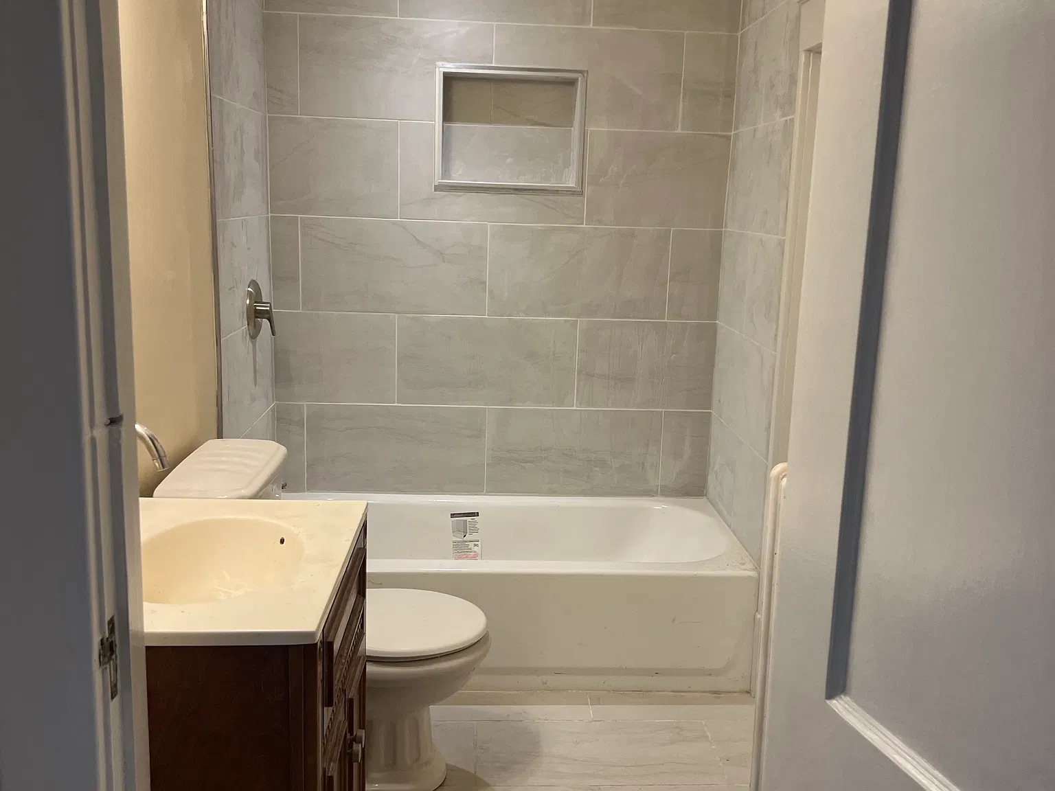 2 bed, 1000 sqft, $1,250 — Photo 2