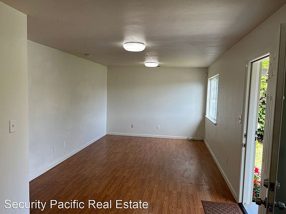 4th image of 2667 Kelley Ave