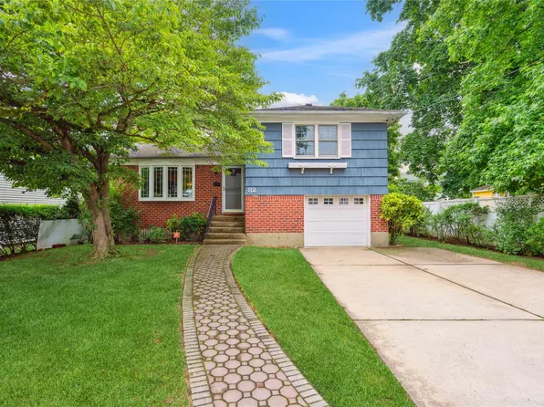 82 Cherry Lane, Lynbrook, NY 11563