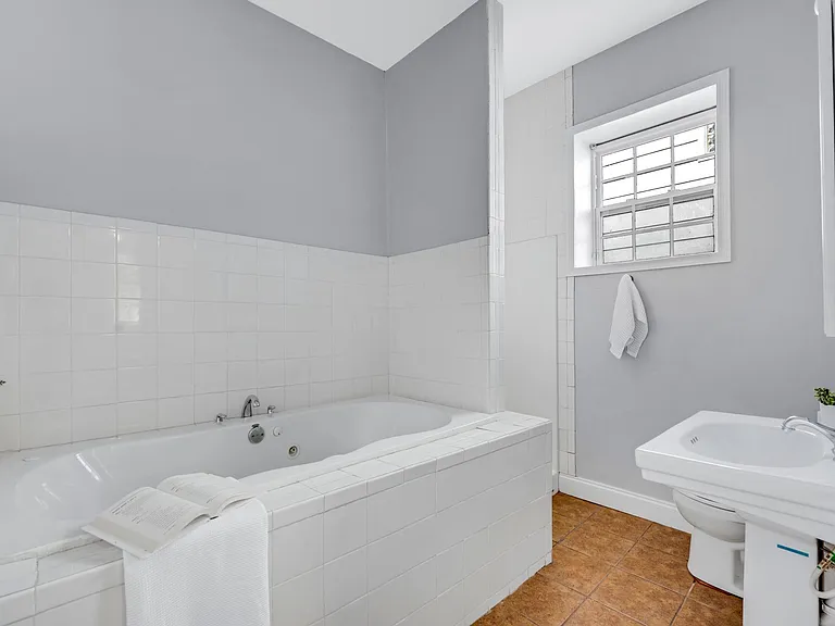 21 Bates Ave NE — Photo 8