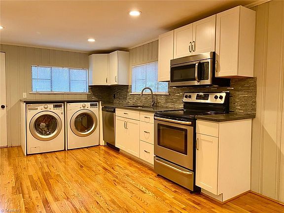 3rd image of 429 Auburndale St