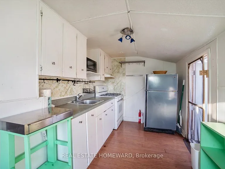 697 Dupont St #2 — Photo 6