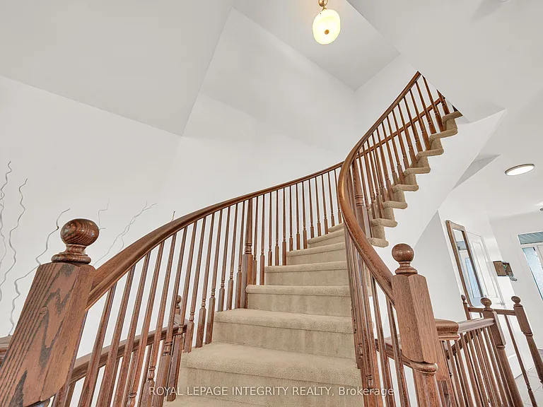 114 Hawkeswood Dr — Photo 22