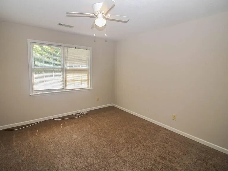 246 Farmington Dr W — Photo 31