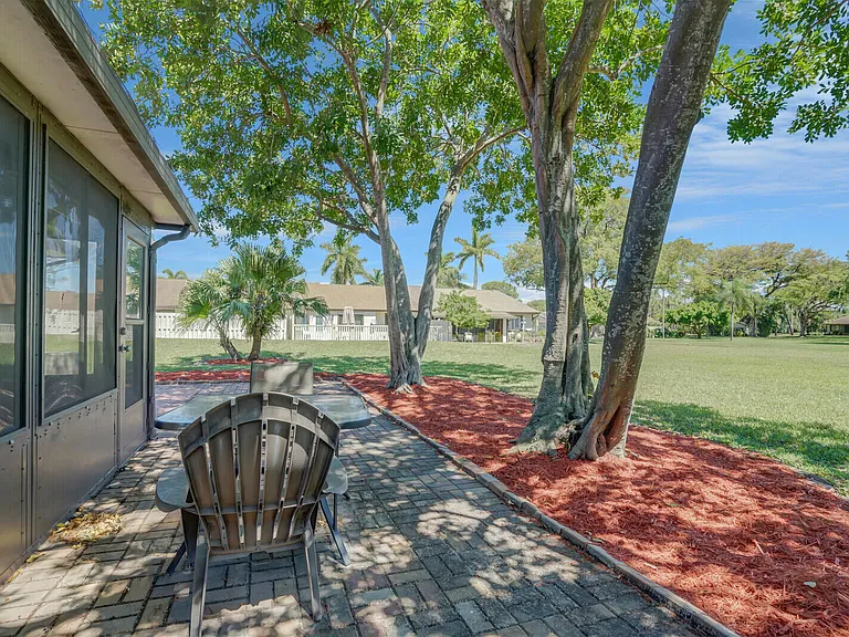 30 Kensington Ln — Photo 31
