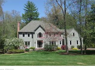 9 Clover Ln, Weatogue, CT 06089